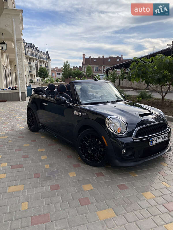 Mini Convertible (2015)