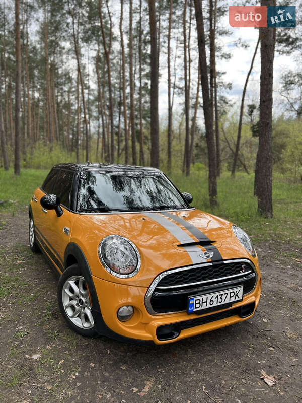Mini Hatch (2015)