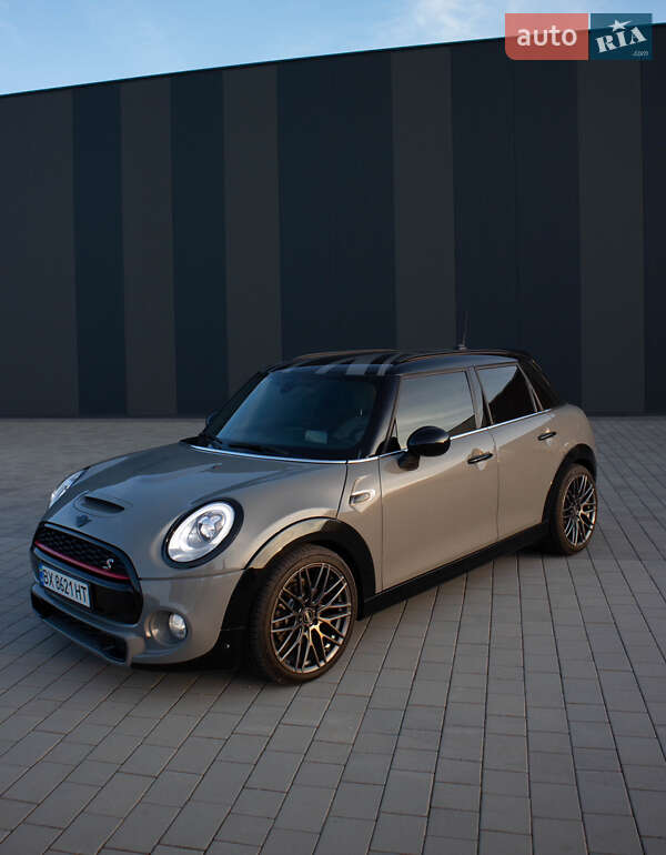 Mini Hatch (2016)