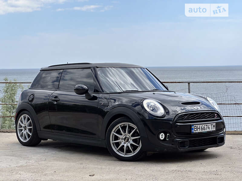 Mini Hatch (2015)