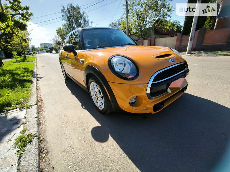 Mini Hatch (2016)