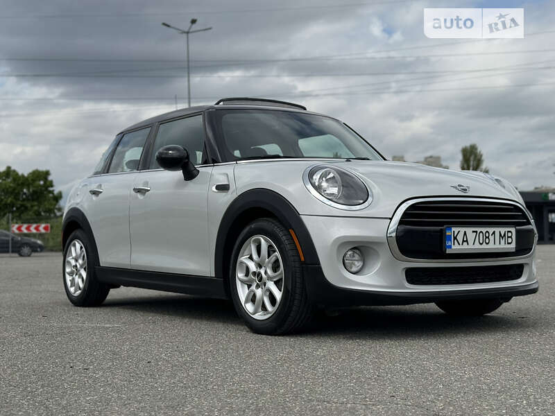 Mini Hatch (2018)