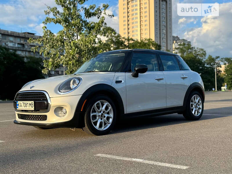Mini Hatch (2018)
