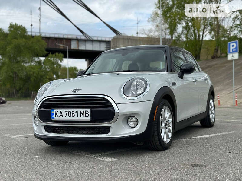 Mini Hatch (2018)