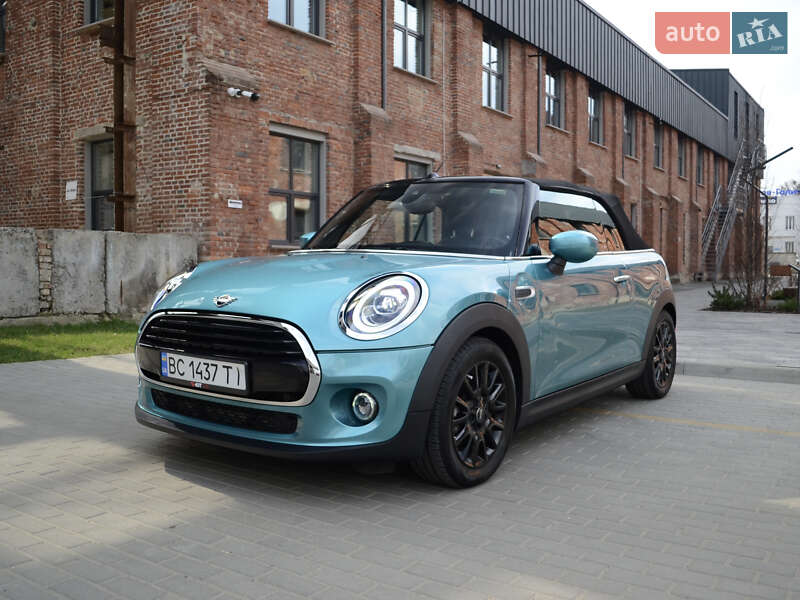 Mini Hatch (2020)