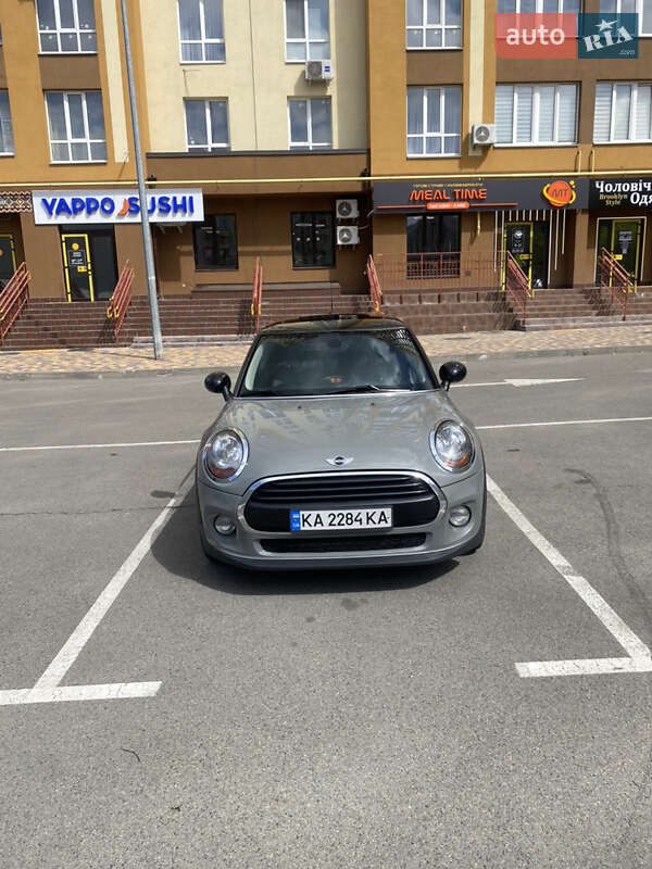 Mini Hatch (2015)
