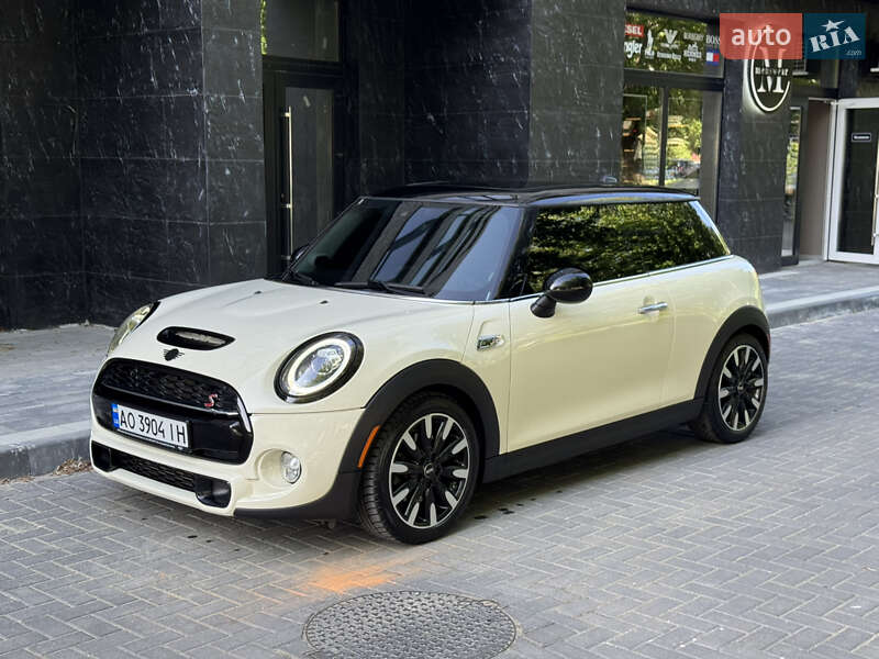 Mini Hatch (2019)