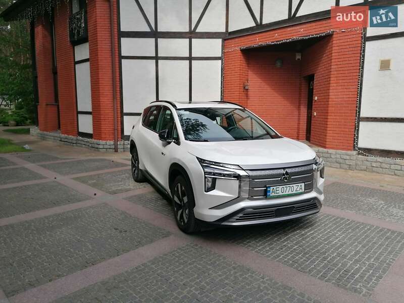 Mitsubishi Airtrek (2022)