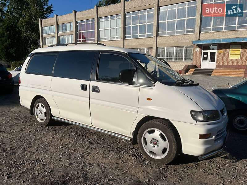 Mitsubishi Delica (2000)