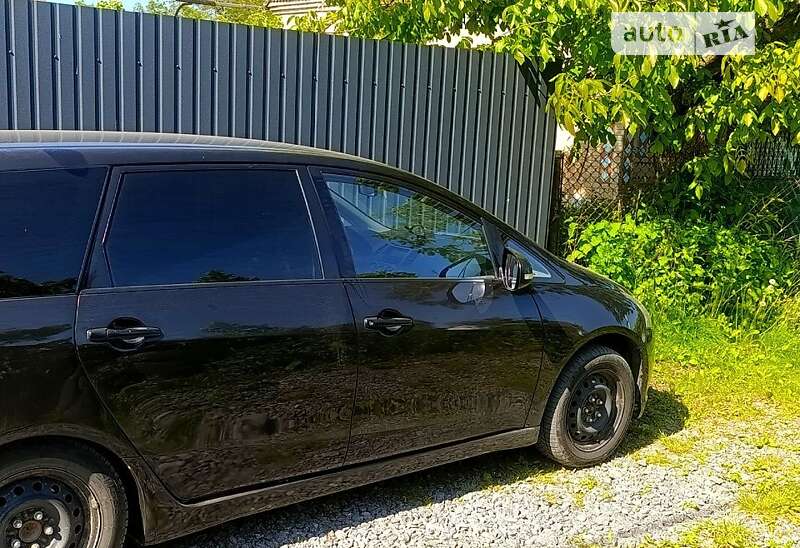 Mitsubishi Grandis (2010)