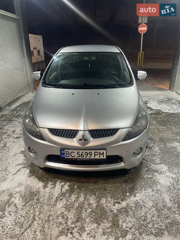 Mitsubishi Grandis (2005)