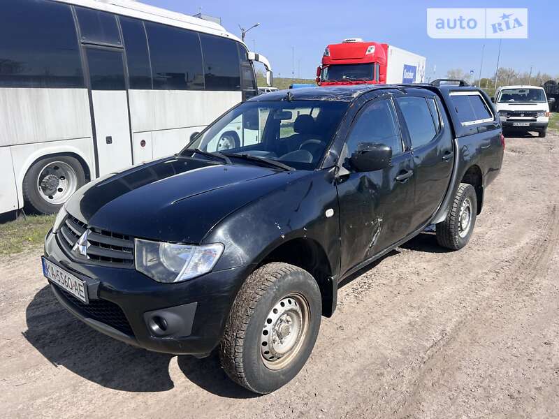 Mitsubishi L 200 (2015)
