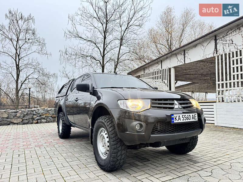 Mitsubishi L 200 (2015)