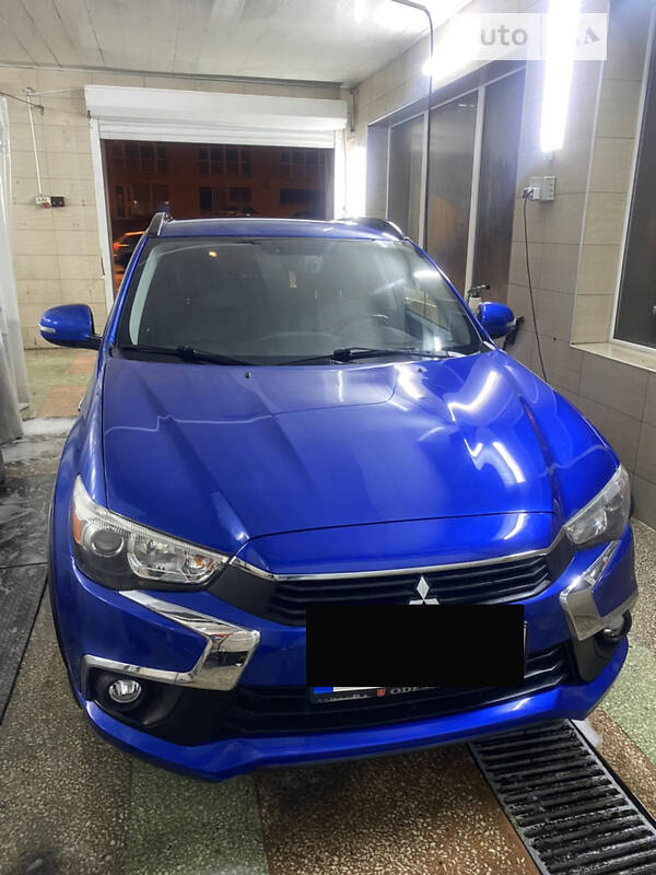 Mitsubishi Outlander sport (2016)