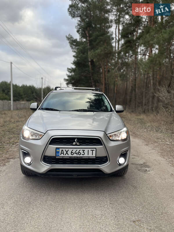 Mitsubishi Outlander sport (2014)