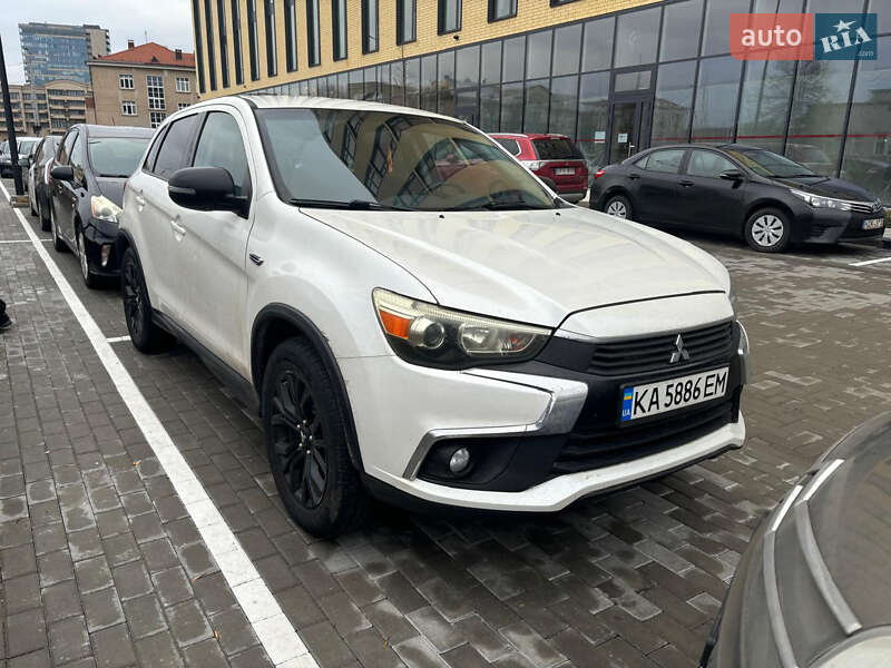 Mitsubishi Outlander sport (2017)