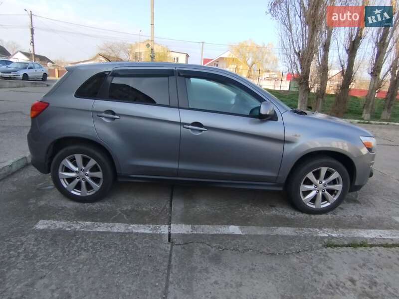 Mitsubishi Outlander sport (2014)