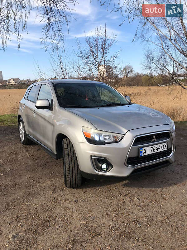Mitsubishi Outlander sport (2015)