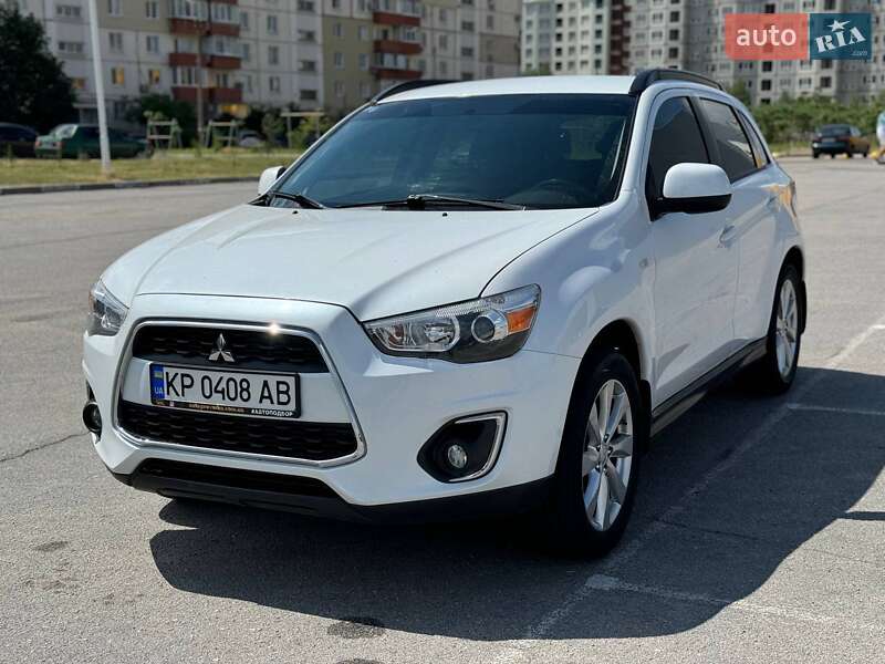 Mitsubishi Outlander sport (2015)