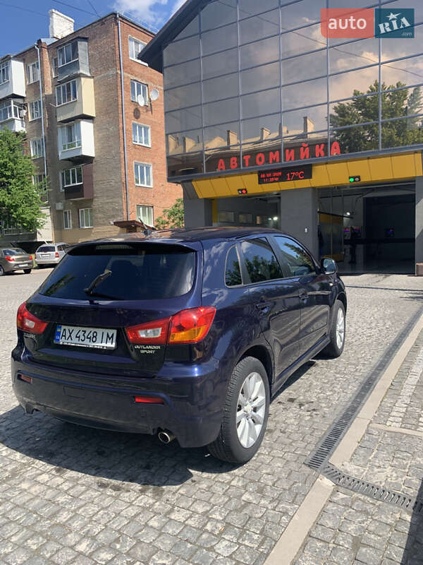 Mitsubishi Outlander sport (2011)