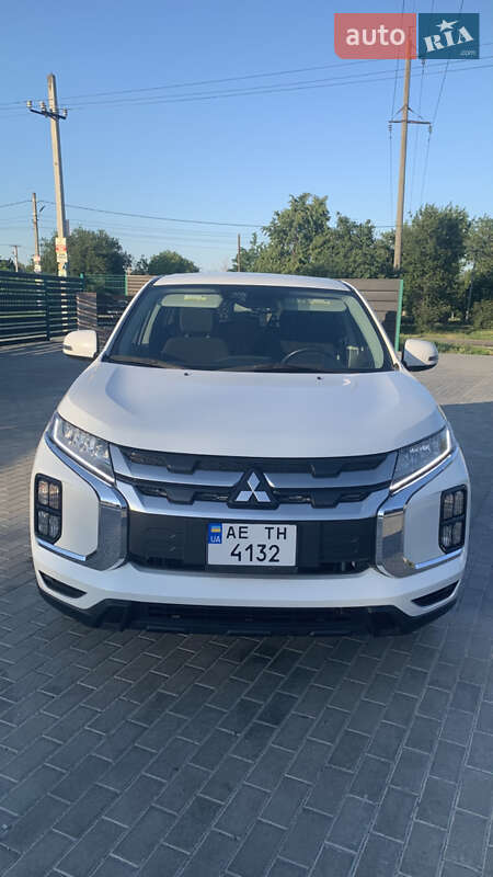 Mitsubishi Outlander sport (2020)