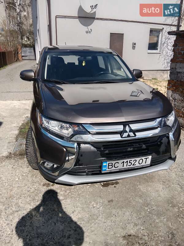 Mitsubishi Outlander (2016)