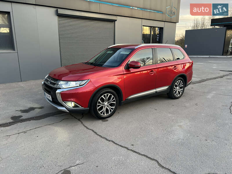 Mitsubishi Outlander (2016)