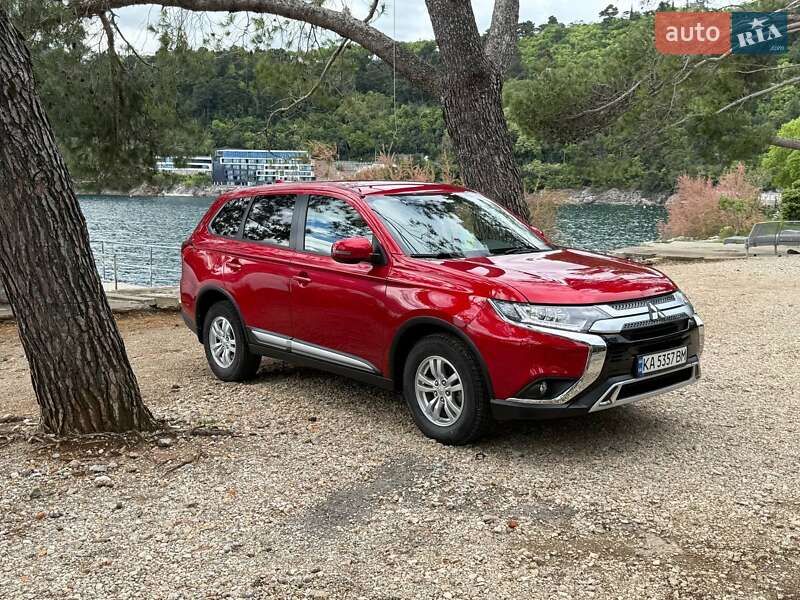 Mitsubishi Outlander (2021)