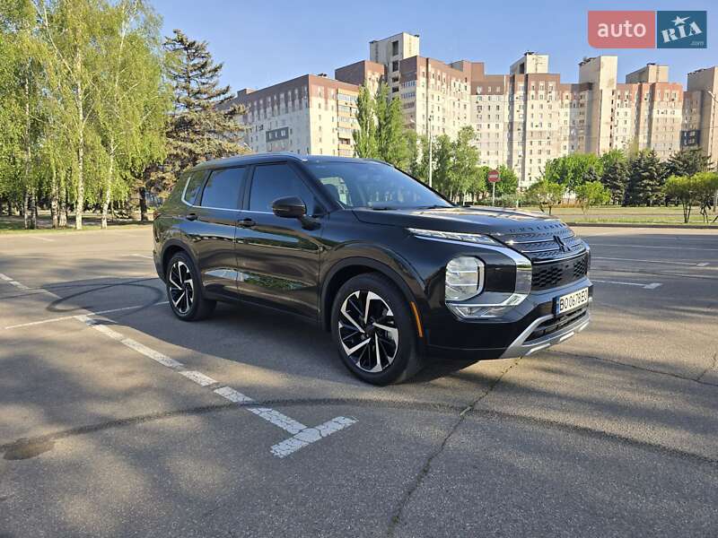 Mitsubishi Outlander (2023)