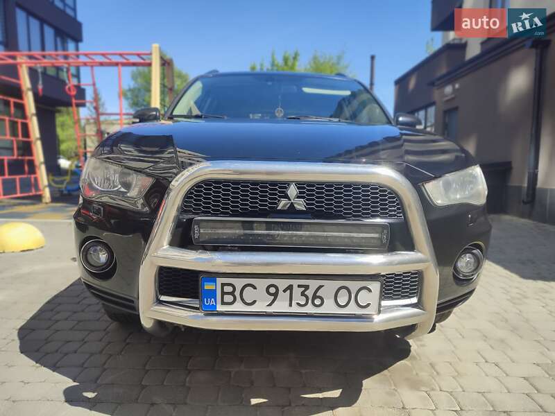 Mitsubishi Outlander (2011)