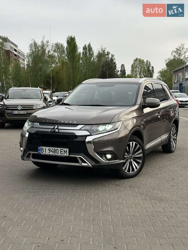 Mitsubishi Outlander (2020)