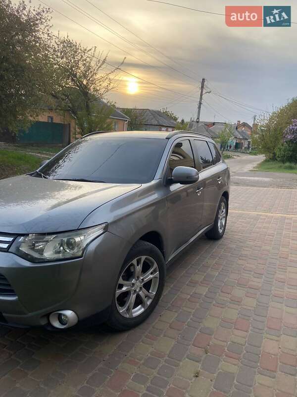 Mitsubishi Outlander (2012)