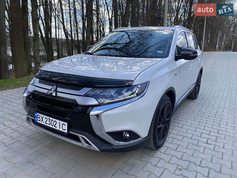Mitsubishi Outlander (2015)