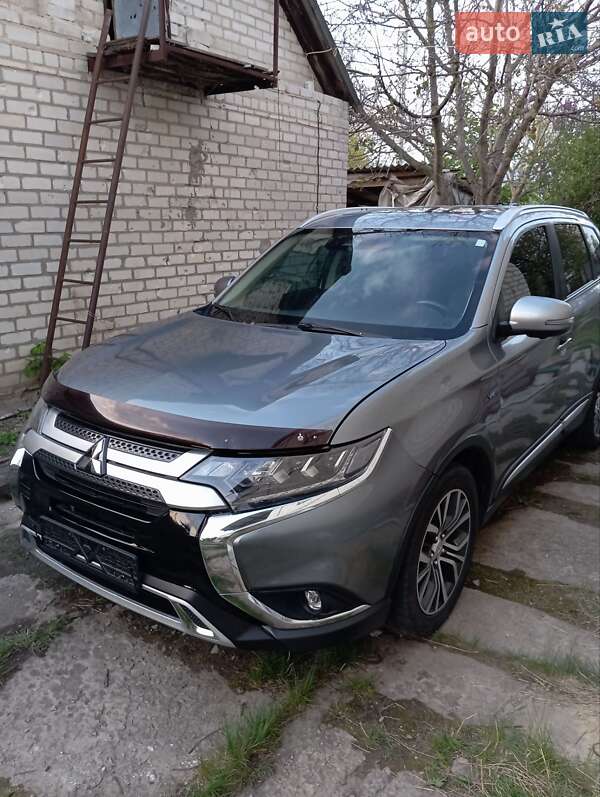 Mitsubishi Outlander (2017)
