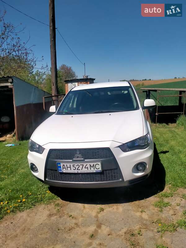 Mitsubishi Outlander (2011)