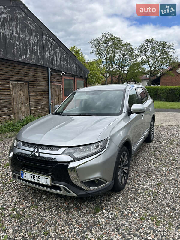 Mitsubishi Outlander (2019)