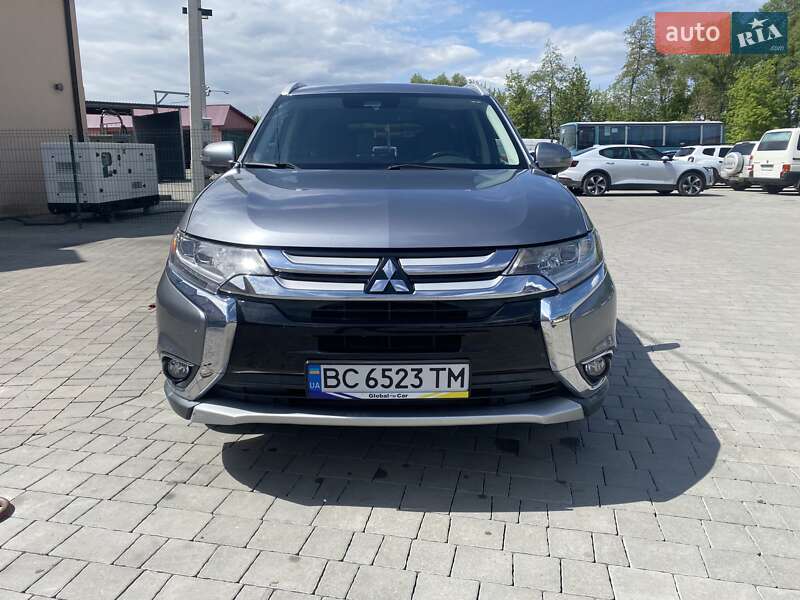Mitsubishi Outlander (2016)