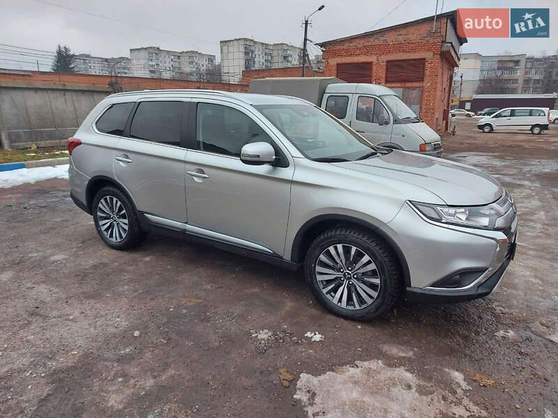 Mitsubishi Outlander (2019)