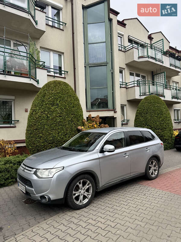 Mitsubishi Outlander (2014)