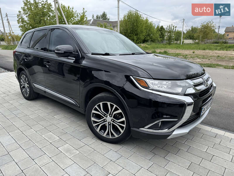 Mitsubishi Outlander (2015)