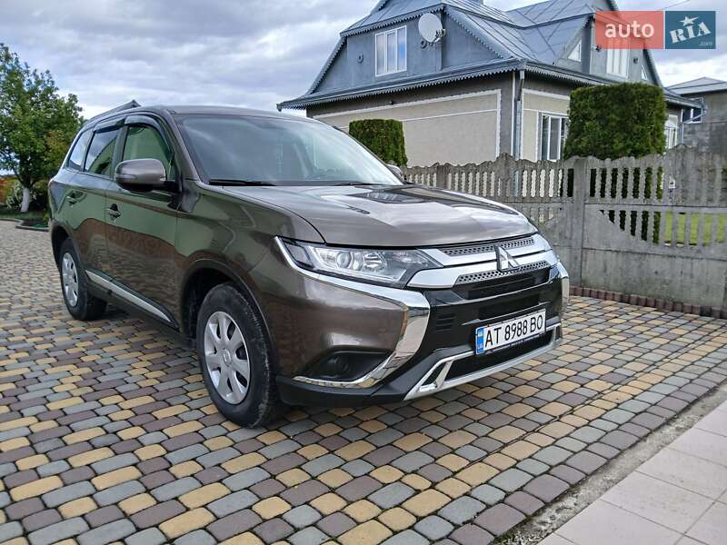 Mitsubishi Outlander (2021)