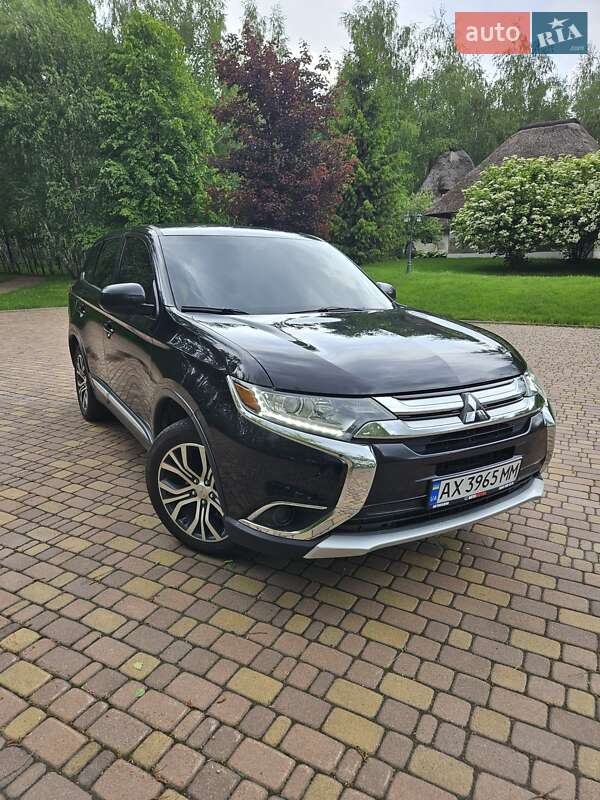 Mitsubishi Outlander (2016)