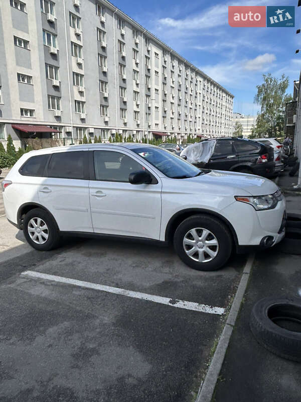 Mitsubishi Outlander (2014)