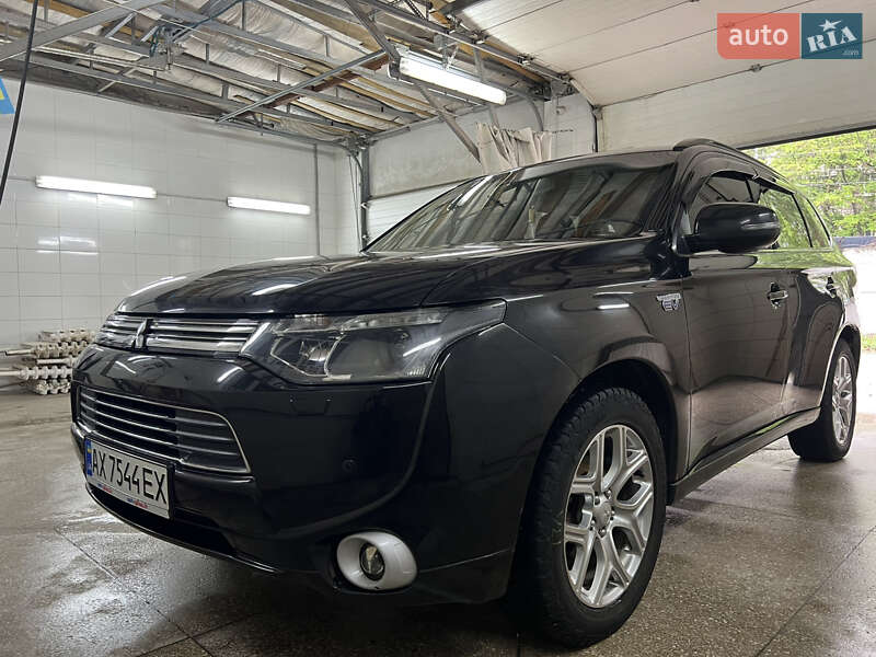 Mitsubishi Outlander (2014)