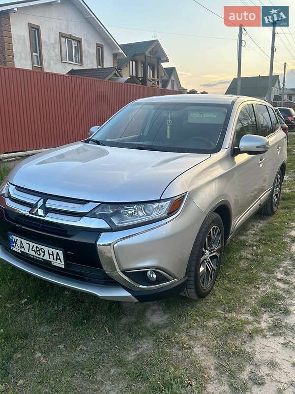 Mitsubishi Outlander (2017)