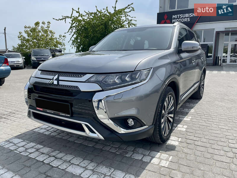 Mitsubishi Outlander (2020)