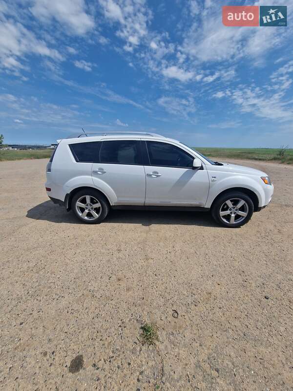 Mitsubishi Outlander (2008)