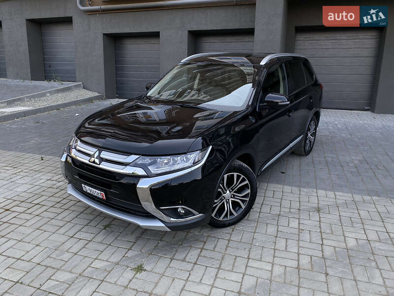 Mitsubishi Outlander (2016)