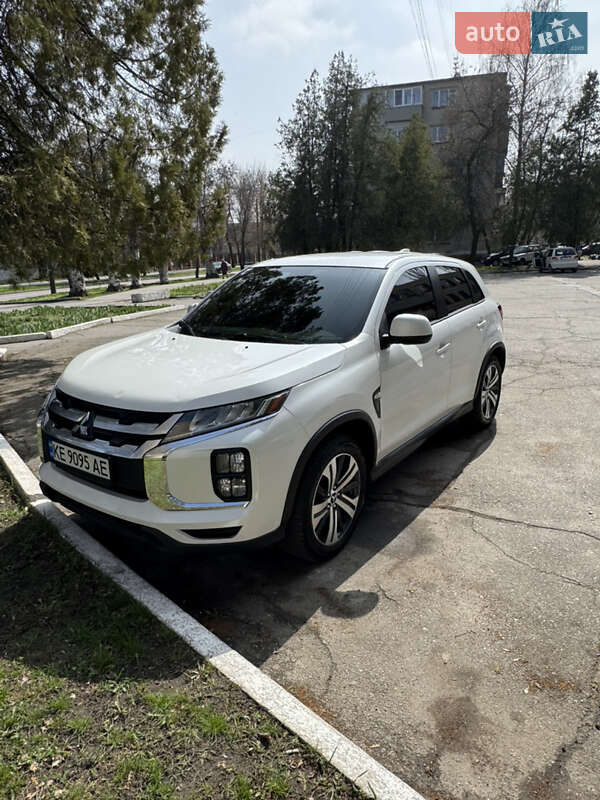 Mitsubishi Outlander (2020)