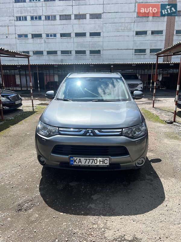 Mitsubishi Outlander (2013)